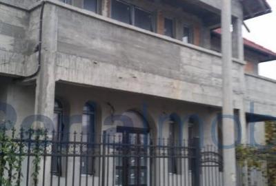 Casă individuală cu 4 camere în Sud