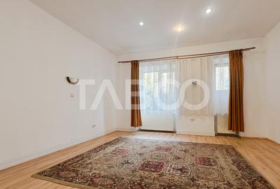 Apartament cu 3 camere decomandat, mobilat în Gruia