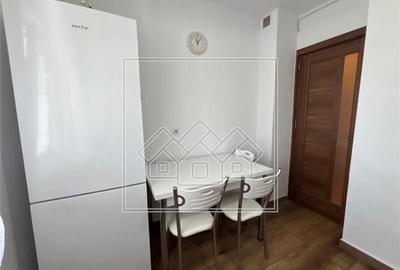 Apartament de vanzare in Sibiu - 3 camere, balcon, pivnita - zona buna - 3