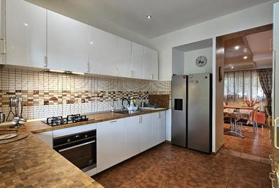 Casă individuală cu 6 camere în Băneasa