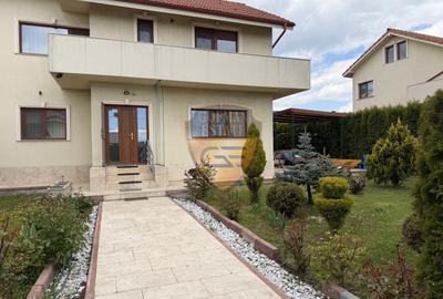 Casă individuală cu 4 camere în Lumina