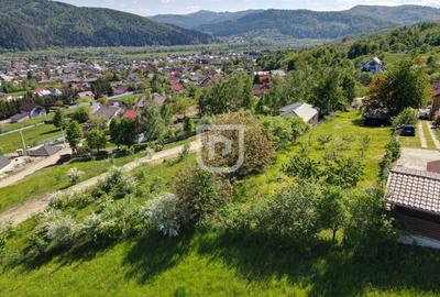 Casa bătrânească cu foișor și teren - 6