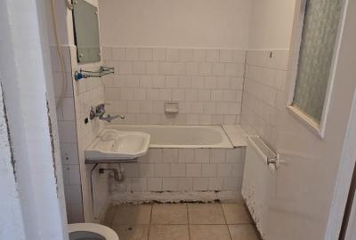 Apartament cu 3 camere, Micro 17,  Bld Independentei - 13