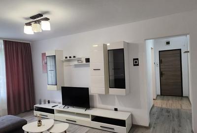 Apartament cu 3 camere semidecomandat, mobilat în Centrul Civic