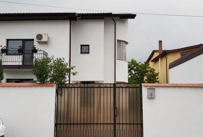 Casă individuală cu 5 camere în Dobroești
