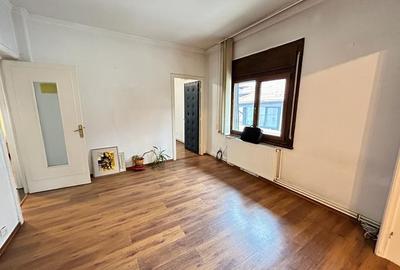 Apartament cu 3 camere semidecomandat în Polonă