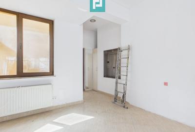 Spațiu comercial renovat, vitrină 8 m, Etaj 1 - 6