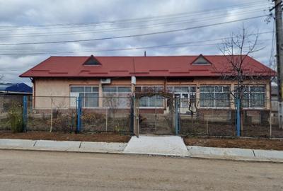 Se oferă spre vânzare / închiriere clădire cu spațiu comercial - 1