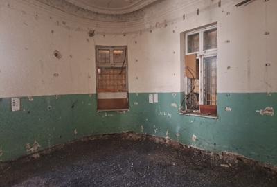 Unirii-Cartierul Evreiesc, singur curte, dubla deschidere, libera - 14