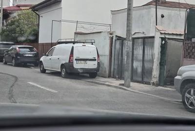 Grivita Vând casa  nelocuită 4 cam necesita renovare hol Bucătărie teren 153 mp - 2