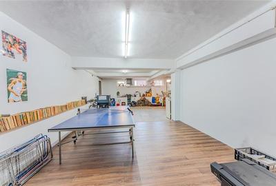Vila solida Tractorul Coresi, spatii ample, teren 700 mp, garaj 4 masini - 40