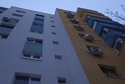 Vanzare apartament 3 cam la parter cu balcon stradal zona Parc Sebastian sect 5 - 1