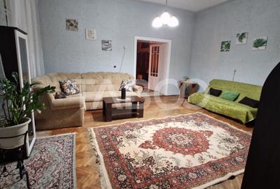 Apartament cu 2 camere semidecomandat, mobilat în Central