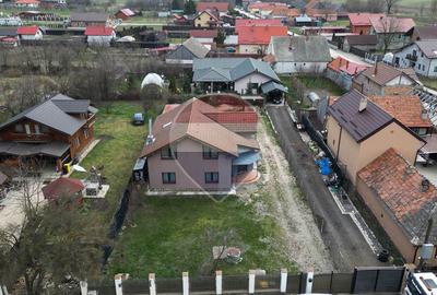 Casă individuală cu 4 camere în Podu Oltului