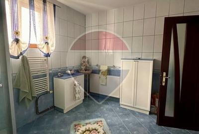 Casă / Vilă cu 8 camere de vânzare în Suceava - 21