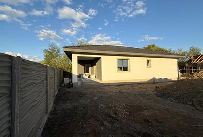 Casă individuală cu 4 camere în Utvin