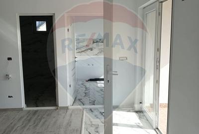 Casă cu 3 camere  toate utilitățile - 105.000E cu teren in  concesiune - 6