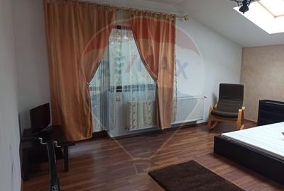De vanzare casă  5 camere - 10