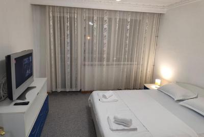 Apartament cu 3 camere, mobilat în P-ța Unirii