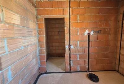 Duplex 4 camere - despartit prin CT - zona foarte buna - asfalt - posibilitate a - 10