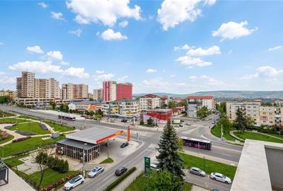 Apartament cu 4 camere semidecomandat, mobilat în Zorilor