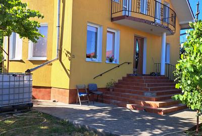 Casa-Vila ultrafinisata in regim D+P+E cu toate utilitatile cu 900 mp,teren - 4