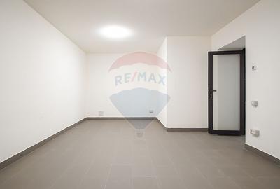 La poalele Tâmpei — vilă contemporană în Schei - 15