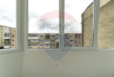 DE INCHIRIAT ap 3 camere- zona Cerna/ Tractorul! - 10