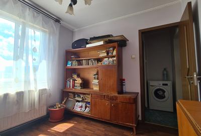 APARTAMENT 2 CAMERE SEMIDECOMANDAT ET 3 - 6