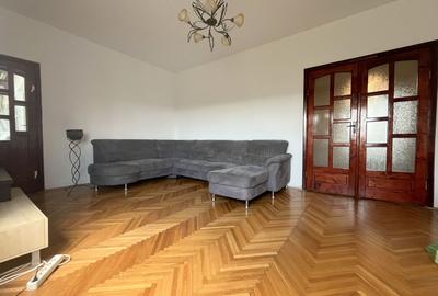 Apartament cu 3 camere decomandat, mobilat în Central
