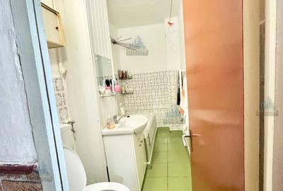 Apartament cu 3 camere decomandat în Est