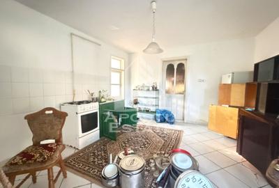 Casa batraneasca cu teren de 3022 mp, in Carani - 9