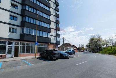 Spațiu comercial cu vitrină generoasă și vizibilitate excelentă - 12