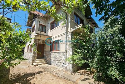 Casă individuală cu 5 camere în Blejoi