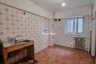 Dorobanti ASE // 4 camere // 1980 - 10
