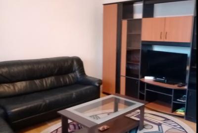 Apartament cu 3 camere decomandat, mobilat în Tineretului