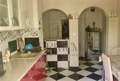 Apartament cu 4 camere decomandat, mobilat în Aradului