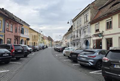 Apartament cu 2 camere nedecomandat în Orașul de Jos