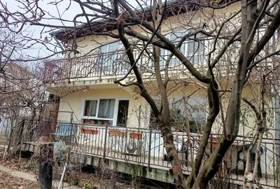 Casă individuală cu 8 camere în Dămăroaia