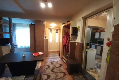 Vanzare apartament la curte comuna in zona centrala - 2
