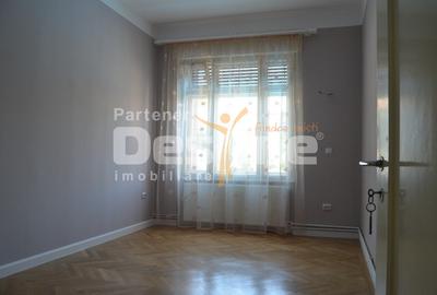Apartament cu 4 camere, suprafata de 135 mp, garaj si beci in inima orasului - 8