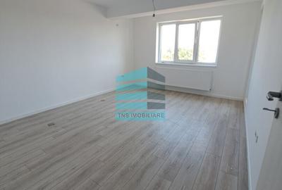 Apartament cu 4 camere decomandat în Titan