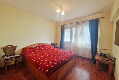 Apartament cu 3 camere decomandat, mobilat în Lacul Tei