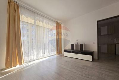 Apartament cu o camera de vanzare si loc de parcare, Floresti