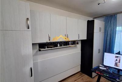 Apartament cu 3 camere decomandat, mobilat în Central
