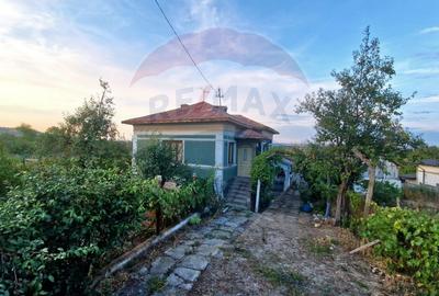 Casă individuală cu 4 camere în Scăești