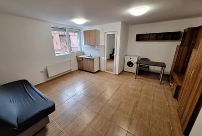 180 euro!!! Garsoniera situata la parter Zona Ronat