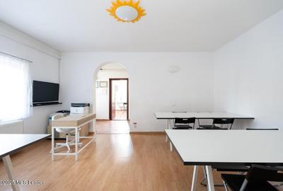 Salcamilor - Bd. Dacia, Vila renovata 223 mp utili, curte libera 40 mp! - 2