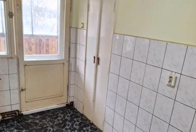 Apartament cu 3 camere decomandat, zona Grivitei