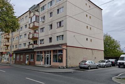 Apartament cu 3 camere decomandat în Hipodrom 4